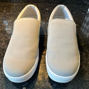 Only worn once as forgot golf shoes for vacation.  Excellent condition